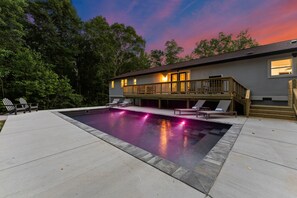 House | 7 bedrooms - Fireside Fun by Avantstay Sleeps 18 Waterfront Pool (Mooresville)