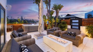 Unclassified image, 3 of 46, button - Moonlight Modern by Avantstay Spectacular Beach Ocean Views Footsteps From Beach and Shops (Encinitas)