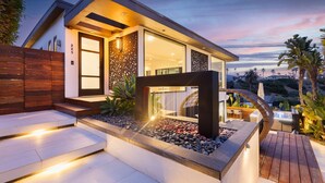 Unclassified image, 4 of 46, button - Moonlight Modern by Avantstay Spectacular Beach Ocean Views Footsteps From Beach and Shops (Encinitas)
