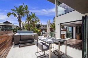 Room - Moonlight Modern by Avantstay Spectacular Beach Ocean Views Footsteps From Beach and Shops (Encinitas)