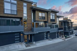 5 bedrooms - Northern Slope by Avantstay Stunning Ski In Out Condo w Hot Tub (Park City)