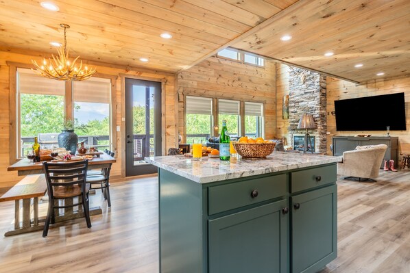 3 bedrooms - Rambling Ridge Lodge Endless Amenities Fun Indoor Pool Hot Tub A Arcade Game Room (Gatlinburg)