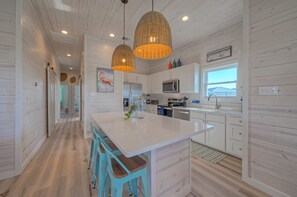 4 bedrooms - Island Girl by Avantstay Private Pool Prime Beach Access (Port Aransas)