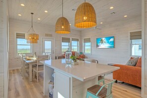 4 bedrooms - Island Girl by Avantstay Private Pool Prime Beach Access (Port Aransas)