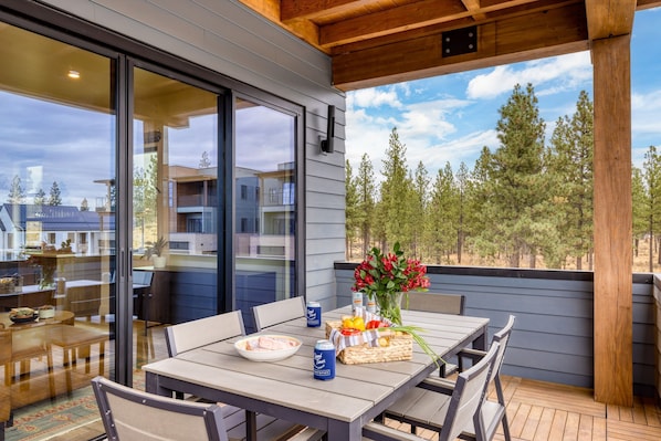 House | 3 bedrooms - Aerie 1 by Avantstay Balcony Private Hot Tub (Bend)