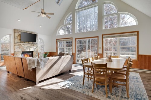 Sycamore Cove by Avantstay Hot Tub Game Rooms