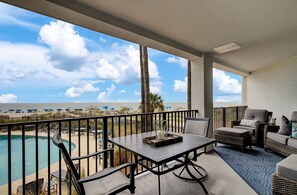 2 bedrooms - 118 Seascape by Avantstay Pool Oceanfront Views (Isle of Palms)