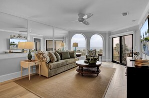 2 bedrooms - 118 Seascape by Avantstay Pool Oceanfront Views (Isle of Palms)