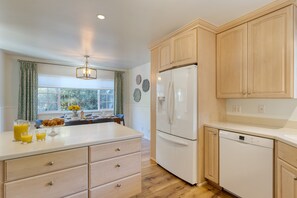 House | 4 bedrooms - Goleta Getaway by Avantstay Private Backyard 1 5mi to the Beach (Goleta)