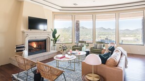 House - Sunbeam by Avantstay Elegant Private Desert Home w Infinity Pool Spa View (Cave Creek)