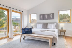 Room - Sedona Sunrise by Avantstay Majestic Red Rocks Views Walk to Jordan Trailhead Peloton Bike Hot Tub Wifi (Sedona)