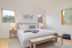 House | 5 bedrooms - Sedona Sunrise by Avantstay Majestic Red Rocks Views Walk to Jordan Trailhead Peloton Bike Hot Tub Wifi (Sedona)