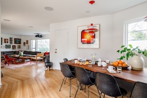 Villa | 5 bedrooms - Marquee By Avantstay Modern Stylish Estate w Pool Entertainers Courtyard (Sonoma)