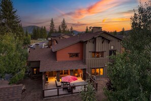 House | 4 bedrooms - Luxe All-season Retreat by Avantstay Prime Location Near Skiing (Truckee)