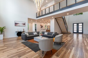 House | 5 bedrooms - Paradise Peninsula by Avantstay Waterfront Private Beach Hot Tub View (Mooresville)