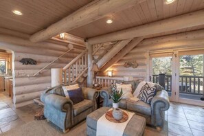 House | 4 bedrooms - Penticton Lodge by Avantstay Log Cabin Home w Incredible Views Large Patio Hot Tub (Big Bear Lake)