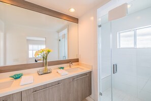 House | 3 bedrooms - Seaside Style by Avantstay Rooftop Walk to Beach Chic Design (Newport Beach)