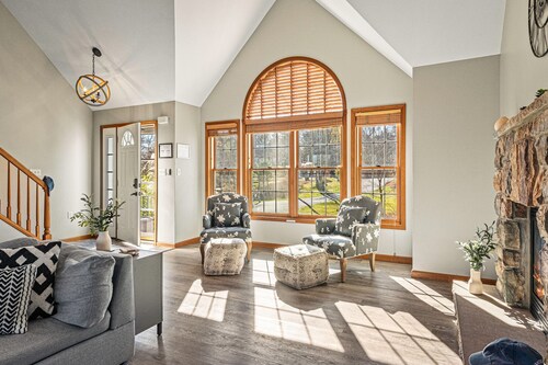 Laker s Pointe by Avantstay Lakefront Private Peninsula Hot Tub Game Room