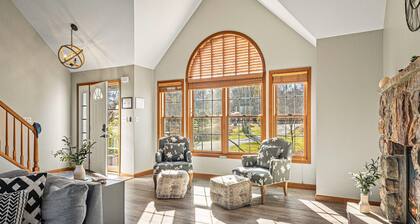 Laker s Pointe by Avantstay Lakefront Private Peninsula Hot Tub Game Room