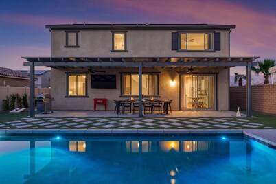 Desert Eden by Avantstay 6BR w Ensuite Backyard Oasis w Pool Hot Tub