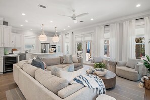 5 bedrooms - Amour La Mer by Avantstay Rooftop Patio Pool Access Walk to Beach (Panama City Beach)