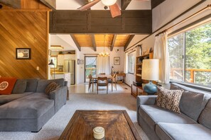 4 bedrooms - Fawn by Avantstay Secluded Cabin w Large Deck Surrounded by Forest (Tahoma)