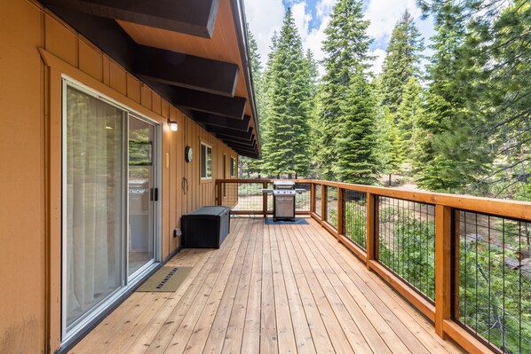4 bedrooms - Fawn by Avantstay Secluded Cabin w Large Deck Surrounded by Forest (Tahoma)