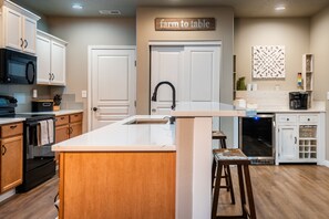 House | 3 bedrooms - Old Mill Getaway by Avantstay Private Backyard w Hot Tub (Bend)