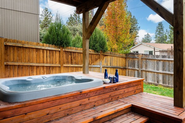 House | 3 bedrooms - Old Mill Getaway by Avantstay Private Backyard w Hot Tub (Bend)