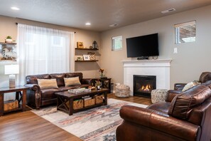 House | 3 bedrooms - Old Mill Getaway by Avantstay Private Backyard w Hot Tub (Bend)