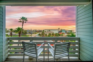 House - The Blue Crab by Avantstay Pool Access Blocks to the Beach (Port Aransas)