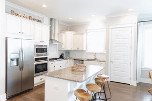 House | 4 bedrooms - Teal Tides by Avantstay Golf Cart Bikes Pool Access Beach (Santa Rosa Beach)