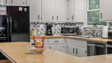 House | 6 bilik tidur