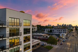 Apartment | 4 bedrooms - The Carter 206 by Avantstay Mins to Downtown (Nashville)