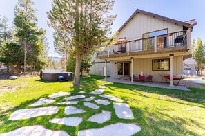 House | 4 bedrooms - Meyers Meadow by Avantstay Hot Tub Large Deck (South Lake Tahoe)