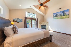 House | 4 bedrooms - Meyers Meadow by Avantstay Hot Tub Large Deck (South Lake Tahoe)