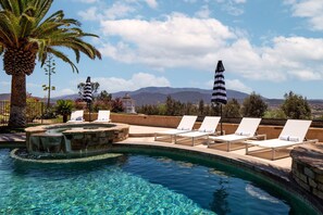 5 bedrooms - Sangiovese By Avantstay Spectacular Estate w Pool Hot Tub Putting Green (Temecula)