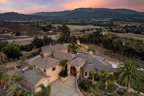 House | 5 bedrooms - Sangiovese By Avantstay Spectacular Estate w Pool Hot Tub Putting Green (Temecula)