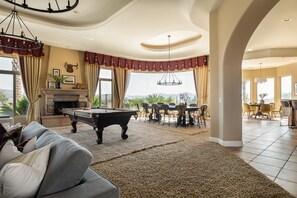 House | 5 bedrooms - Sangiovese By Avantstay Spectacular Estate w Pool Hot Tub Putting Green (Temecula)