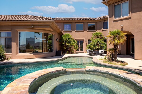 5 bedrooms - Sangiovese By Avantstay Spectacular Estate w Pool Hot Tub Putting Green (Temecula)