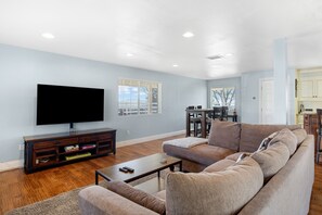 House | 2 bedrooms - Wine Country Retreat Gorgeous Views Minutes to Wineries (Temecula)