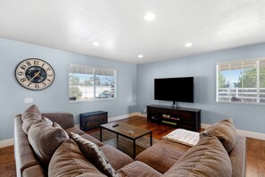 House | 2 bedrooms - Wine Country Retreat Gorgeous Views Minutes to Wineries (Temecula)
