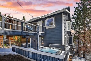 House | 3 bedrooms - Mountain Palette by Avantstay Hot Tub Game Room Deck Sweeping Views (Big Bear City)