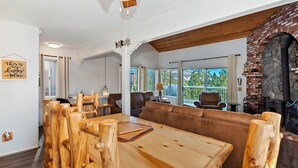 House - Mountain Palette by Avantstay Hot Tub Game Room Deck Sweeping Views (Big Bear City)
