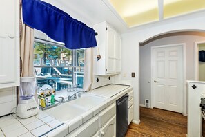 House | 3 bedrooms - Mountain Palette by Avantstay Hot Tub Game Room Deck Sweeping Views (Big Bear City)