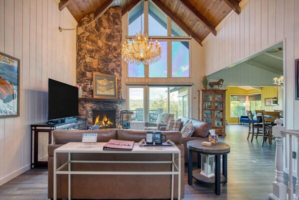 3 bedrooms - Lakeview Ridge by Avantstay Fire Pit Game Room (Lake Arrowhead)