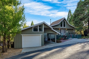 House | 3 bedrooms - Lakeview Ridge by Avantstay Fire Pit Game Room (Lake Arrowhead)