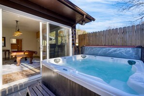 House | 4 bedrooms - Creekside Haven Gatlinburg Escape by a Bubbling Creek Near Top Attractions (Gatlinburg)