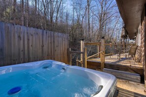 House | 4 bedrooms - Creekside Haven Gatlinburg Escape by a Bubbling Creek Near Top Attractions (Gatlinburg)