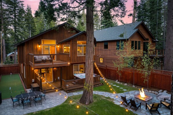 House - Washoe Chalet by Avantstay Game Room Hot Tub Putting Green Fire Pit (Tahoma)